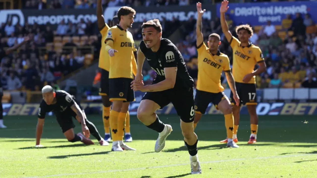 Tottenham ngắt mạch 15 trận không thắng ở Ngoại hạng Anh