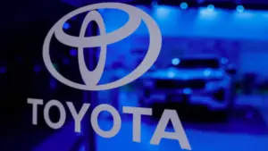Toyota lập kỷ lục doanh số toàn cầu nhờ xe hybrid