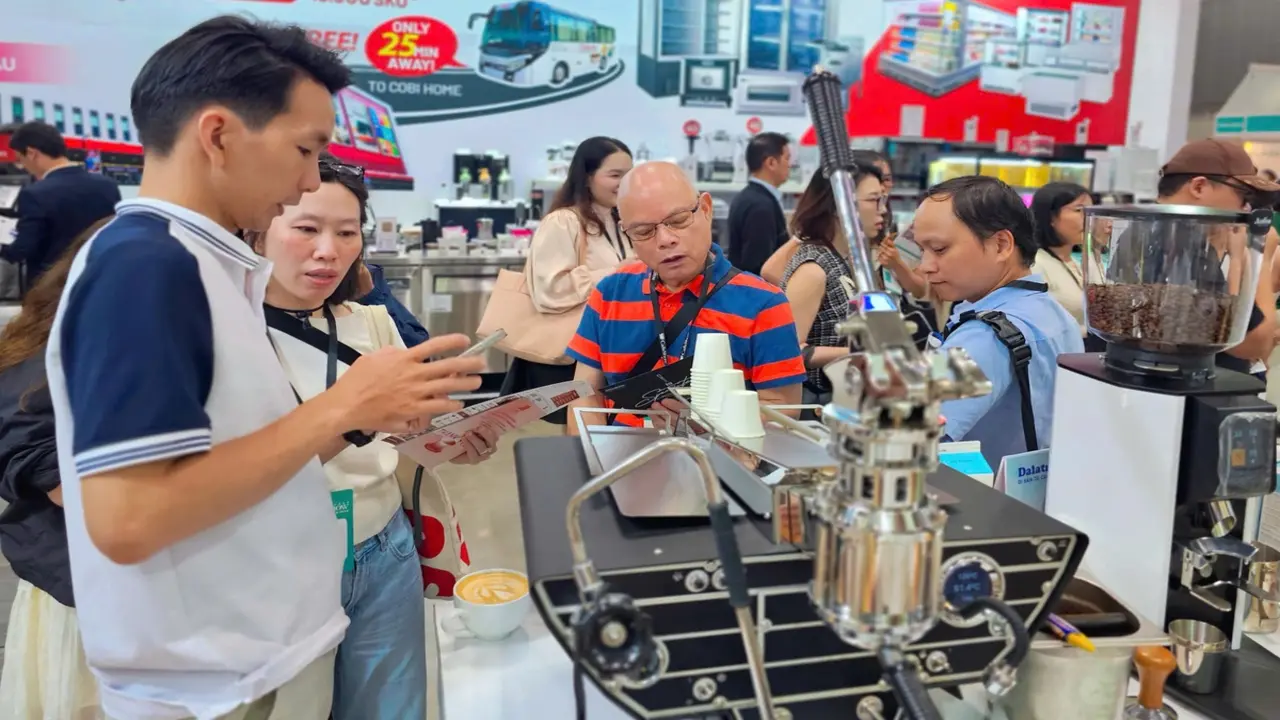 Trải nghiệm máy pha cà phê tiền tỉ, tặng... hóa đơn điện tử tại Cafe Show và Tea Show