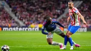 Tranh cãi vì Arsenal bị tước phạt đền trước Atletico