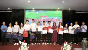Trao học bổng Nguyễn Thái Bình cho sinh viên nghèo hiếu học tỉnh Quảng Ngãi