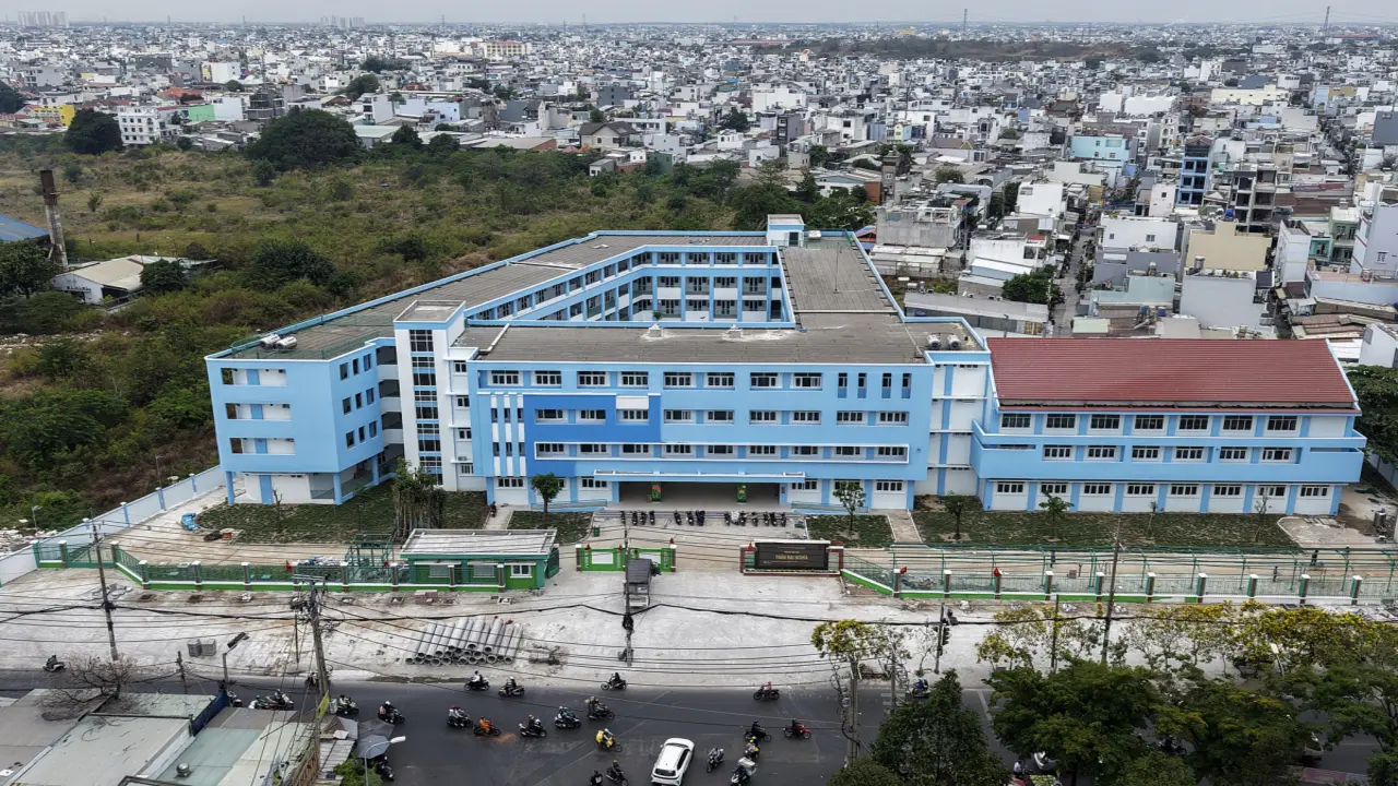 Trường tiểu học xây trên nền nghĩa trang lớn nhất TP HCM
