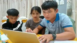 Từng bỏ học vì bị coi là 'kẻ khùng', thành chàng trai giúp nghề cho người khuyết tật khác
