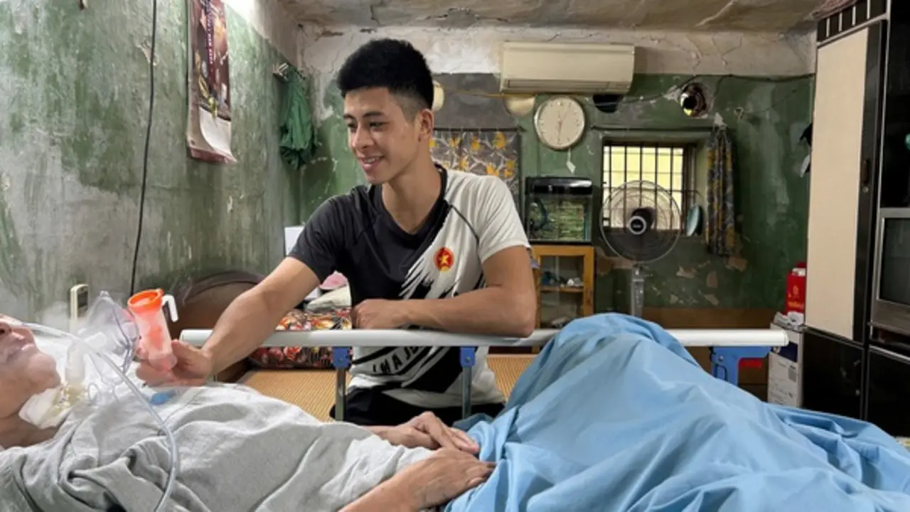 Từng khoác áo đội tuyển, chàng trai chọn dừng lại ở tuổi 26 để chăm mẹ