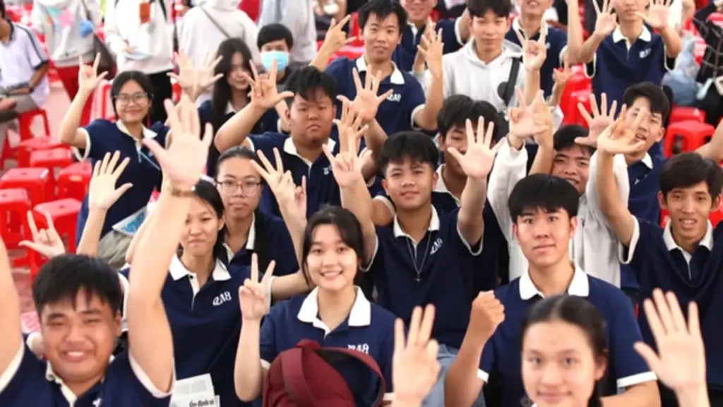 Tuyển sinh ĐH 2026: Nên chọn ngành hay trường yêu thích?