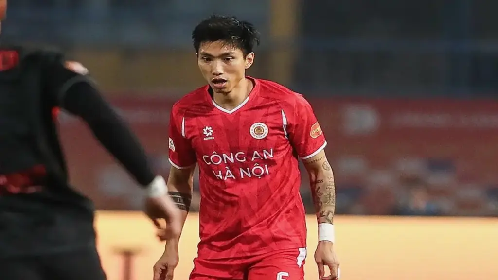 Văn Hậu, Việt Anh bị treo giò
