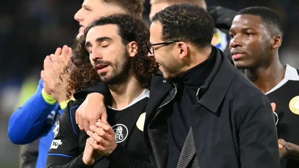 Vì sao Chelsea sớm sa thải Rosenior?