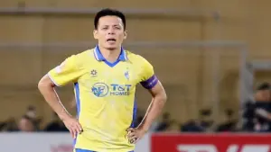 Vì sao Văn Quyết bị 'treo giò' sau trận thắng Ninh Bình?