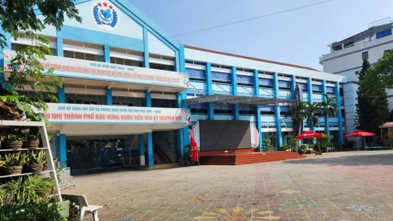 Việc nhóm học sinh viết giấy nhục mạ bạn: Bài toán trách nhiệm của người lớn