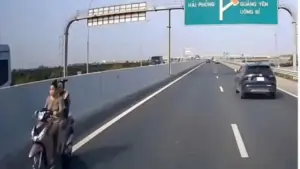 Vụ 2 thiếu nữ trẻ "đầu trần" phóng xe máy ngược chiều trên cao tốc: Phạt cả người lái lẫn chủ xe