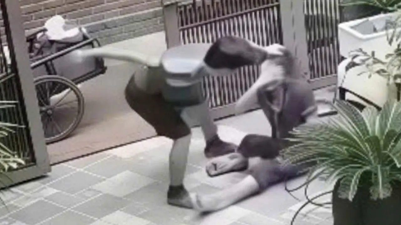 Vụ chồng đánh vợ từ sân vô nhà: 'Tha thứ cho sự dã man của chồng là không biết thương mình'