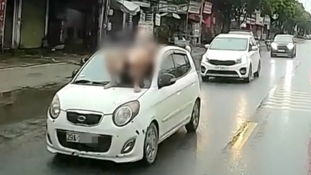 Vụ việc nam thanh niên nằm trên nắp capo ô tô đang chạy, công an vào cuộc xử lý