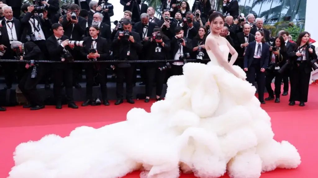 9 ngôi sao phá quy tắc thảm đỏ Cannes