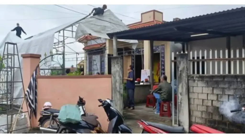 Án mạng trong đêm, con trai tấn công bố mẹ làm 1 người tử vong
