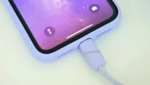 Apple nói gì về việc dùng sạc 100W cho iPhone?