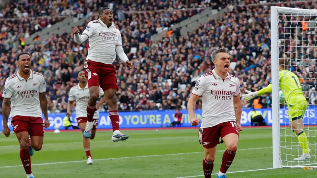 Arsenal tiến sát ngôi vương Ngoại hạng Anh