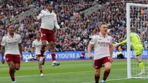 Arsenal tiến sát ngôi vương Ngoại hạng Anh