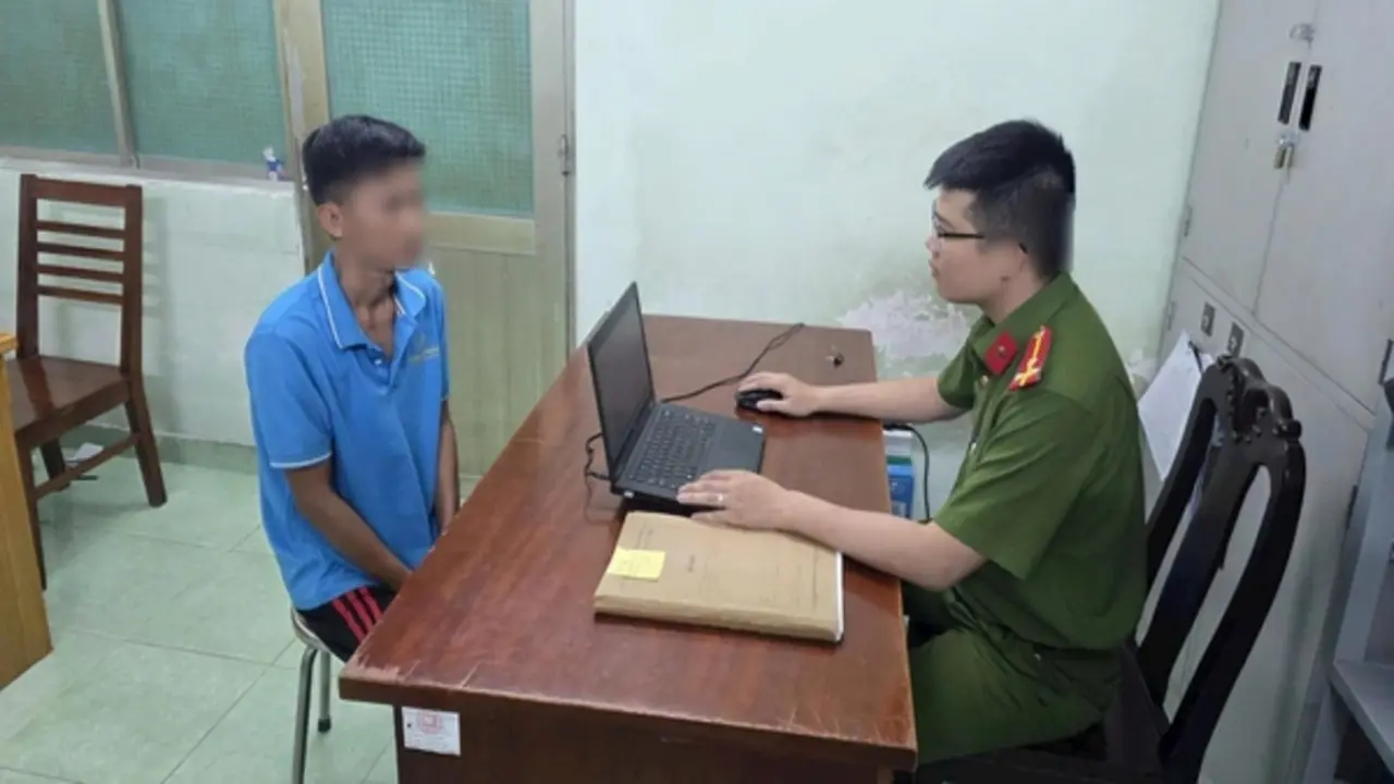 Bắt khẩn cấp đối tượng bạo hành con riêng của vợ hờ