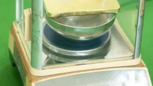 Bắt nam thanh niên vận chuyển gần 1kg vàng qua biên giới để nhận tiền công 700.000 đồng