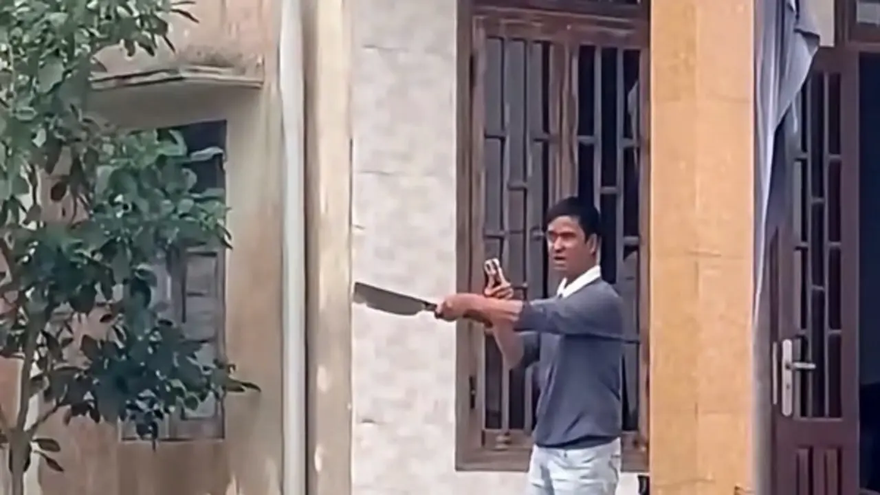 Bắt tạm giam bị can phát livestream chửi bới, đòi chém người thi hành công vụ
