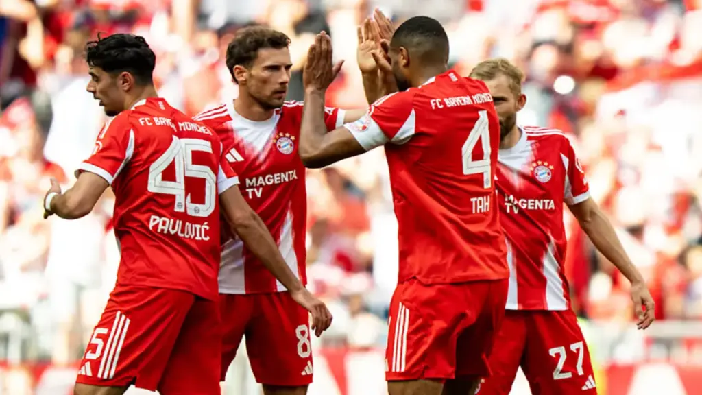 Bayern thoát thua ở phút bù thứ 10