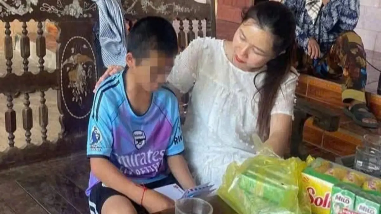 Bé trai nghi bị mẹ kế và bố đẻ đánh phải nhập viện điều trị