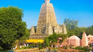 Bên trong ngôi đền thiêng Mahabodhi ở Ấn Độ