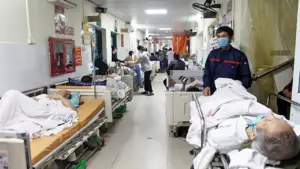 Bệnh viện đã quá tải, lại gặp khó vì bảo hiểm y tế 'treo' tiền giường