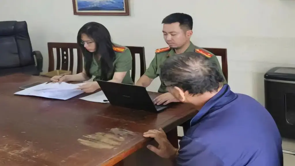 Bị phạt 7,5 triệu đồng vì bình luận xúc phạm lực lượng chức năng
