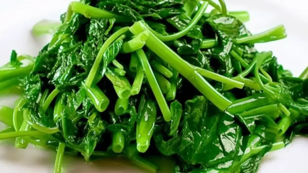 Bí quyết luộc rau xanh mướt, ngon ngọt "chuẩn" nhà hàng