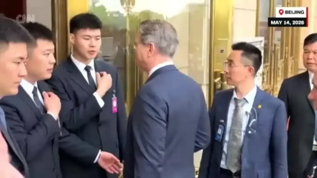 Bộ trưởng Tài chính Mỹ bị chặn ở cửa Đại lễ đường Nhân dân