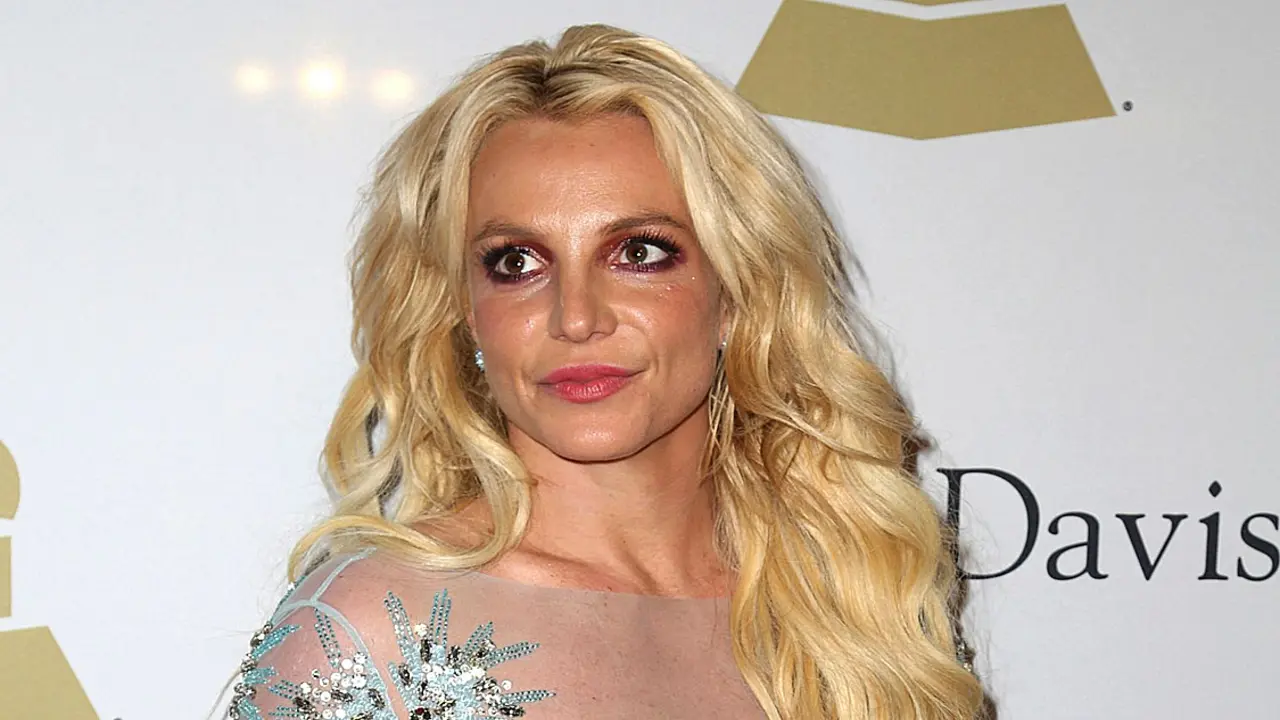 Britney Spears bị kết án 12 tháng quản chế