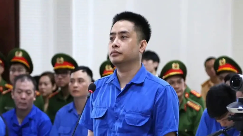Bùi Đình Khánh xin trả iPhone 15 cho gia đình
