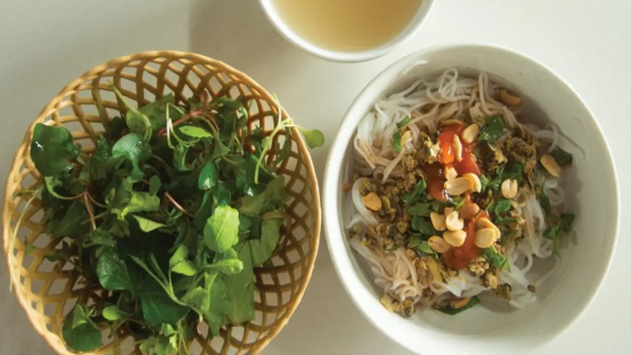 Bún hến Mai Xá: Món ngon Quảng Trị nổi tiếng vì cách trộn khác lạ