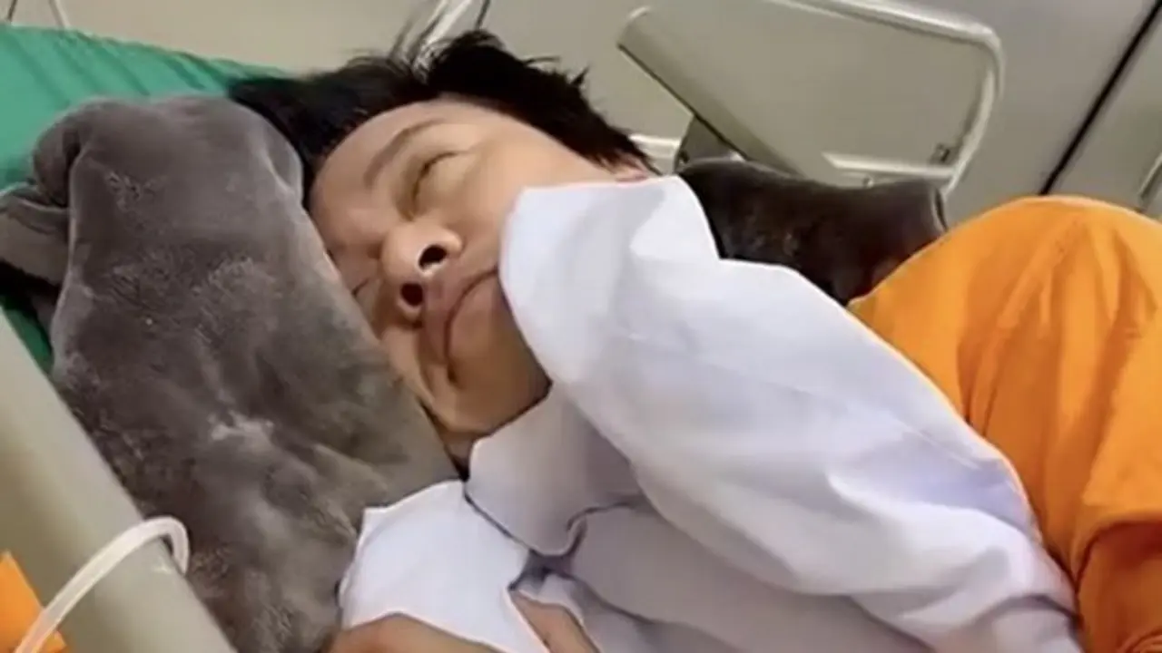 Ca sĩ Tuấn Hưng gây xôn xao với hình ảnh tiều tụy trong bệnh viện