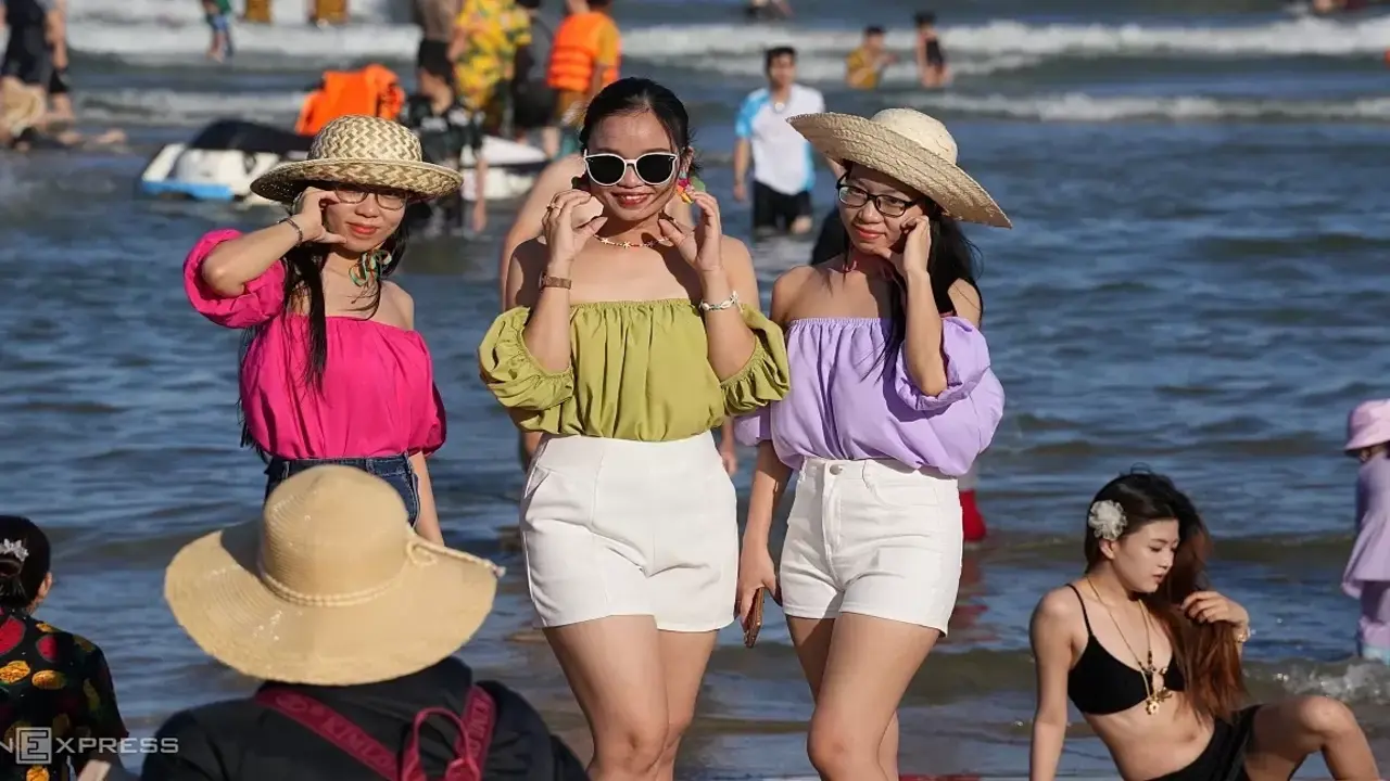 Các tỉnh thành ven biển 'thắng đậm' dịp nghỉ lễ