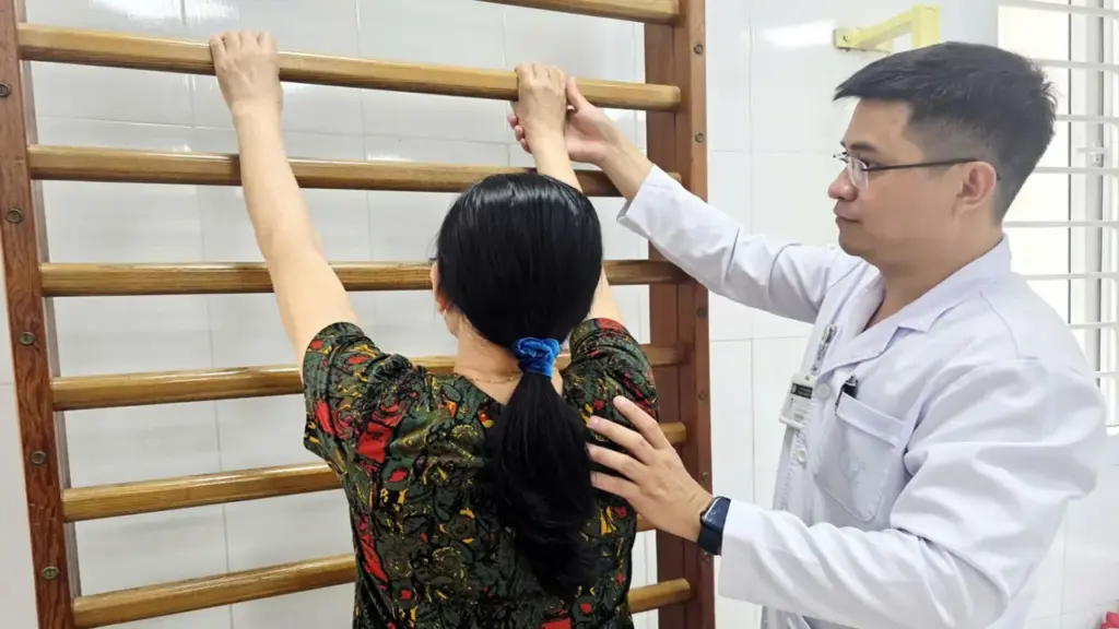 Cách tập luyện đúng để trị chứng viêm quanh khớp vai, rất hay gặp nhiều lứa tuổi
