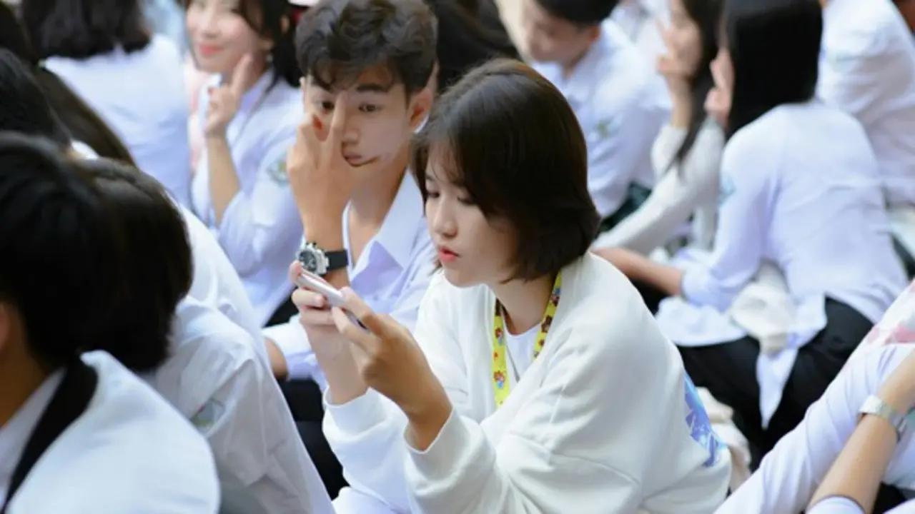 Cấm dùng điện thoại trong trường học, nghiên cứu chỉ ra tác dụng ‘gần như bằng 0’?