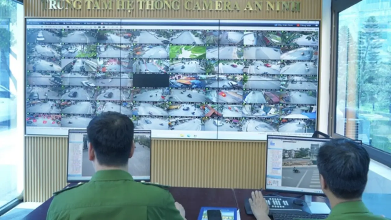 Camera tại Hà Nội, trợ thủ đắc lực giành lại vỉa hè cho người đi bộ