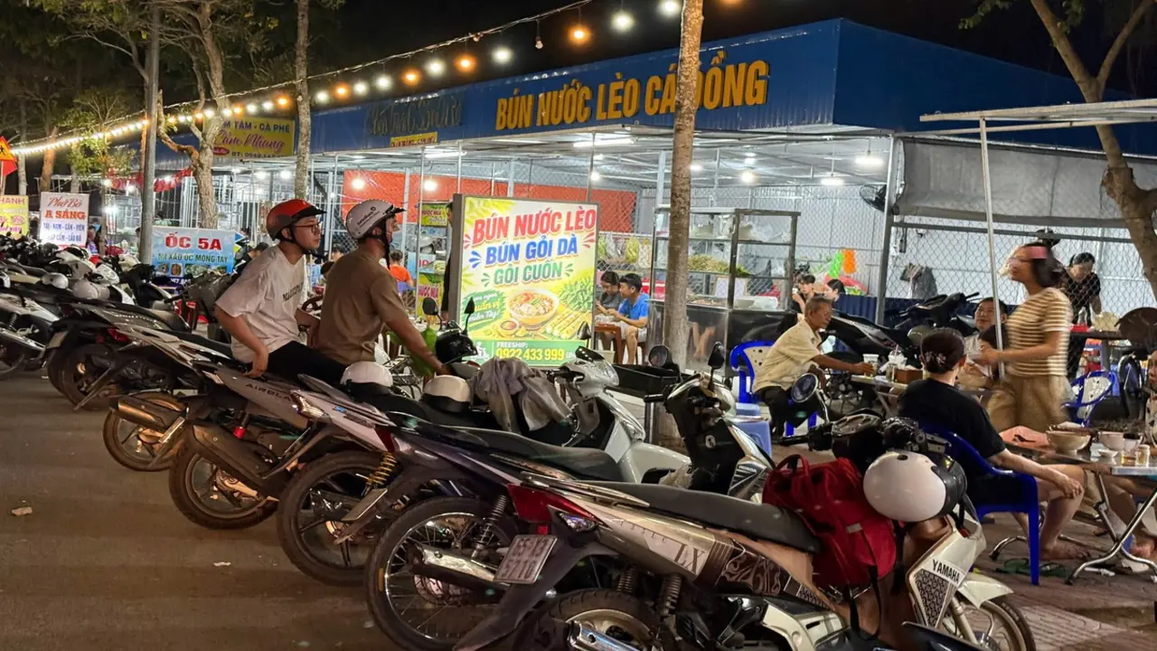 Cần Thơ có thêm khu chợ đêm, đông nghịt khách dù chưa cuối tuần