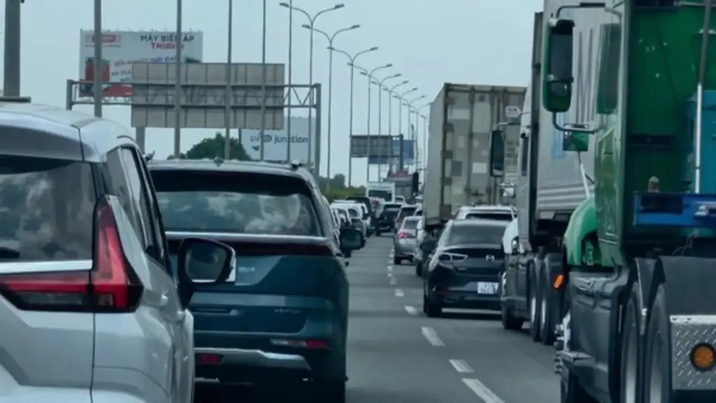 Cao tốc TP.HCM - Long Thành - Dầu Giây ùn ứ ngày cuối kỳ nghỉ lễ