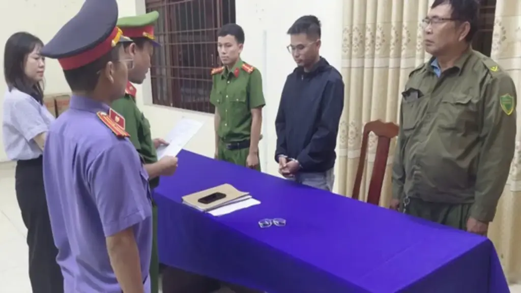 Cháy ô tô khi đổ xăng khiến 2 người tử vong: Bắt tạm giam tài xế