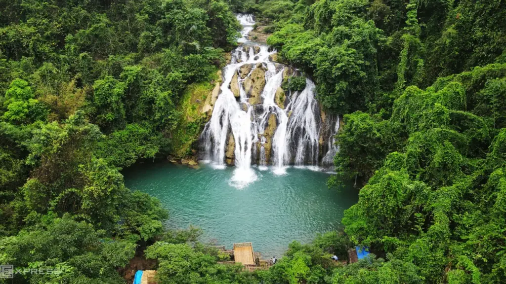 Chèo thuyền, tắm thác giữa đại ngàn Trường Sơn