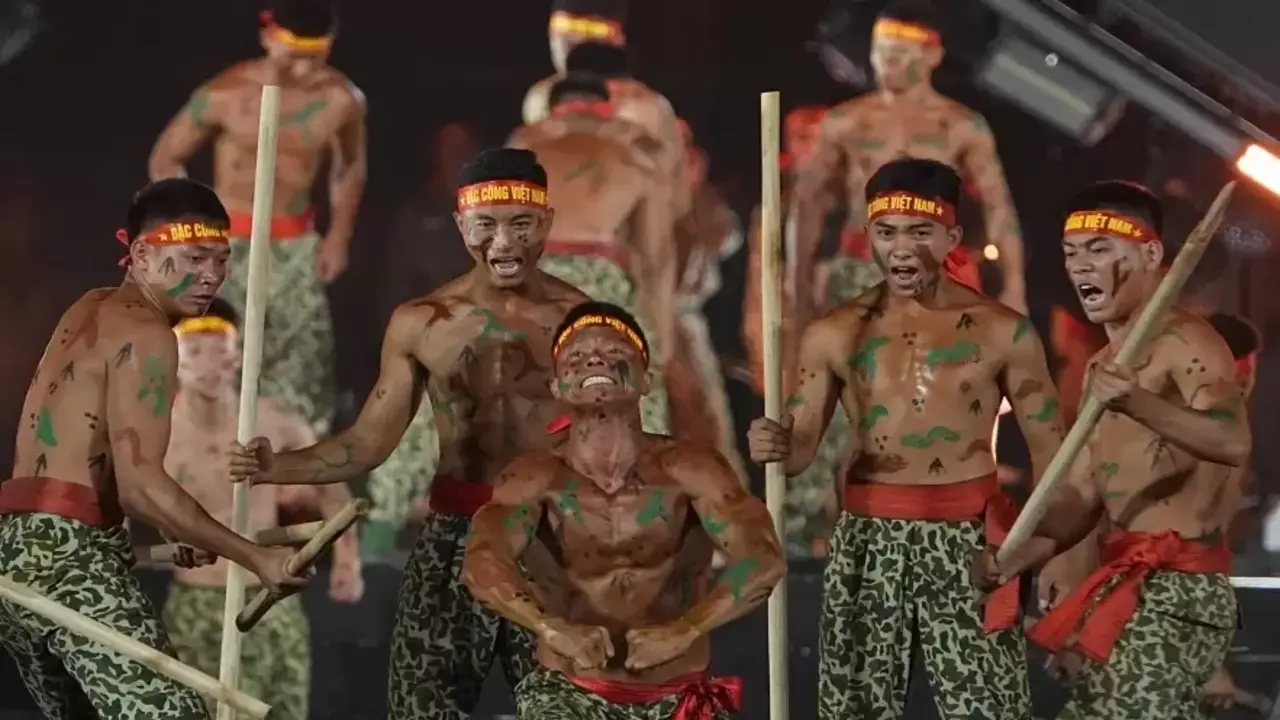Chiến sĩ đặc công trình diễn ở concert 'Sao nhập ngũ'