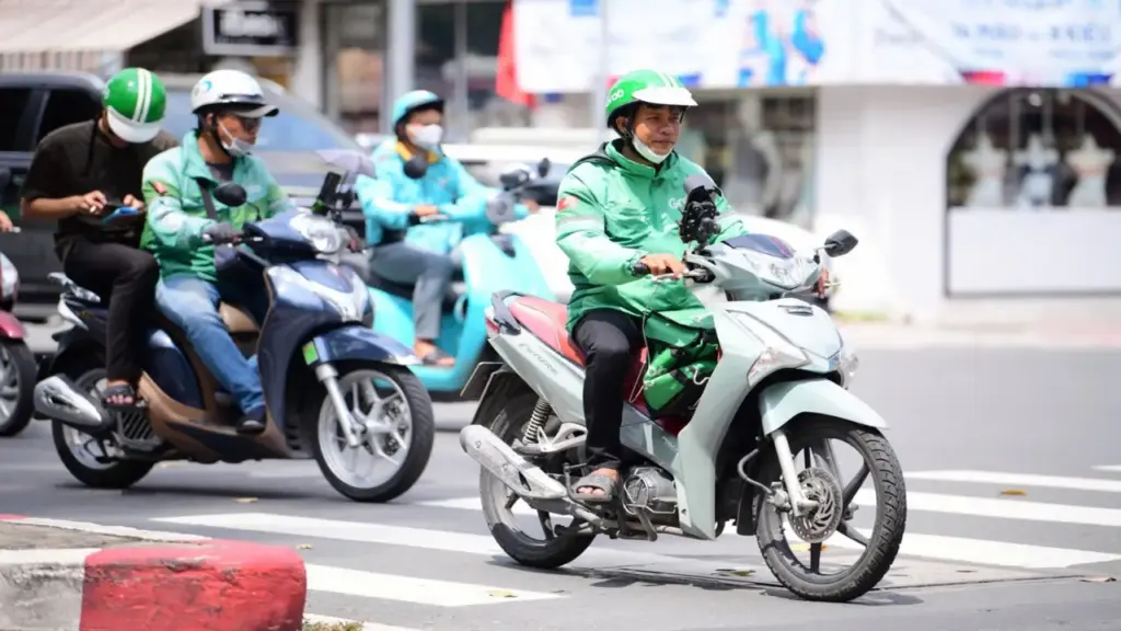 Chiêu cạnh tranh mới của app gọi xe công nghệ
