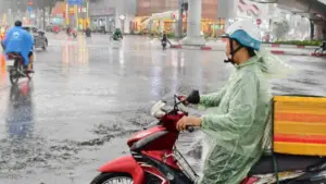 Chiều nay, TP.HCM nhiều nơi mưa lớn như trút nước
