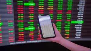 Cổ phiếu Sacombank tăng mạnh, VN-Index vượt mốc 1.900 điểm