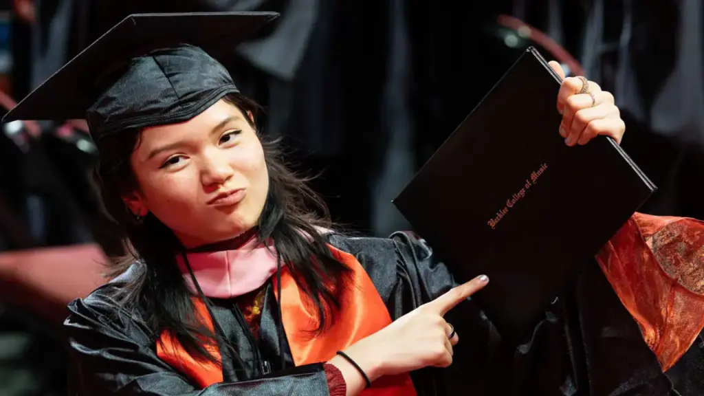Con gái Trần Mạnh Tuấn tốt nghiệp xuất sắc trường Berklee