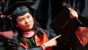 Con gái Trần Mạnh Tuấn tốt nghiệp xuất sắc trường Berklee