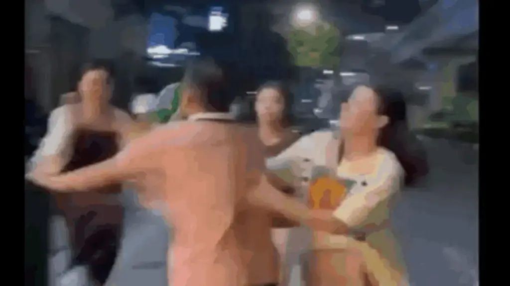 Công an xác minh vụ 2 cô gái tố bị quấy rối, hành hung ở Hà Nội